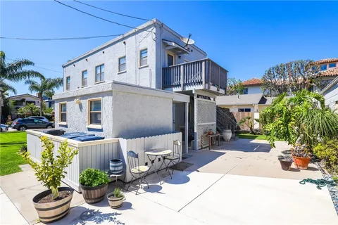 a view of a porch in front of house