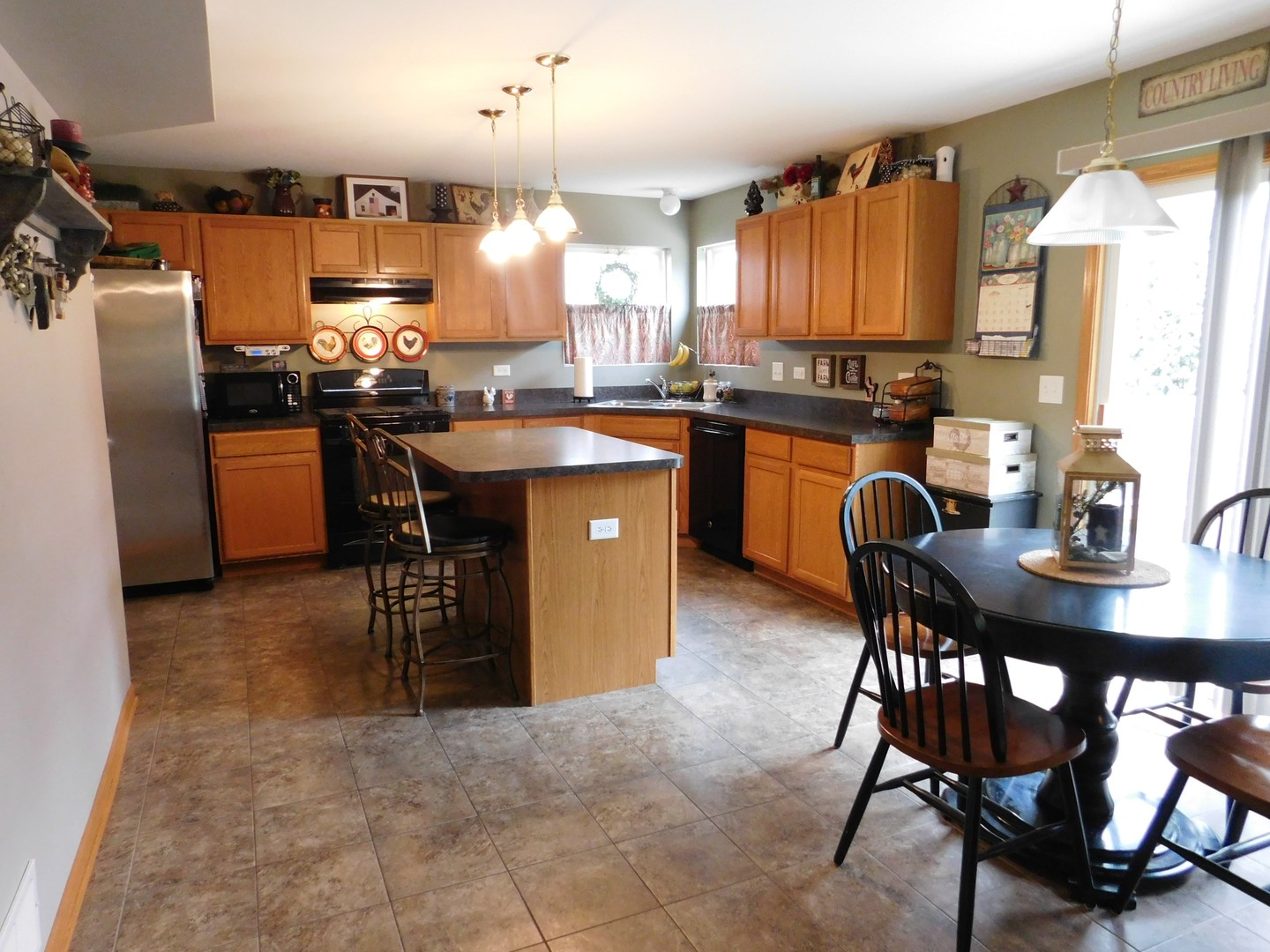 1871 Roger Road Woodstock, IL 60098 - Photo 2 of 24