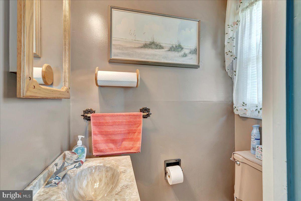 12 Silsbee Road New Castle, DE 19720 - Photo 15 of 33 Powder Room