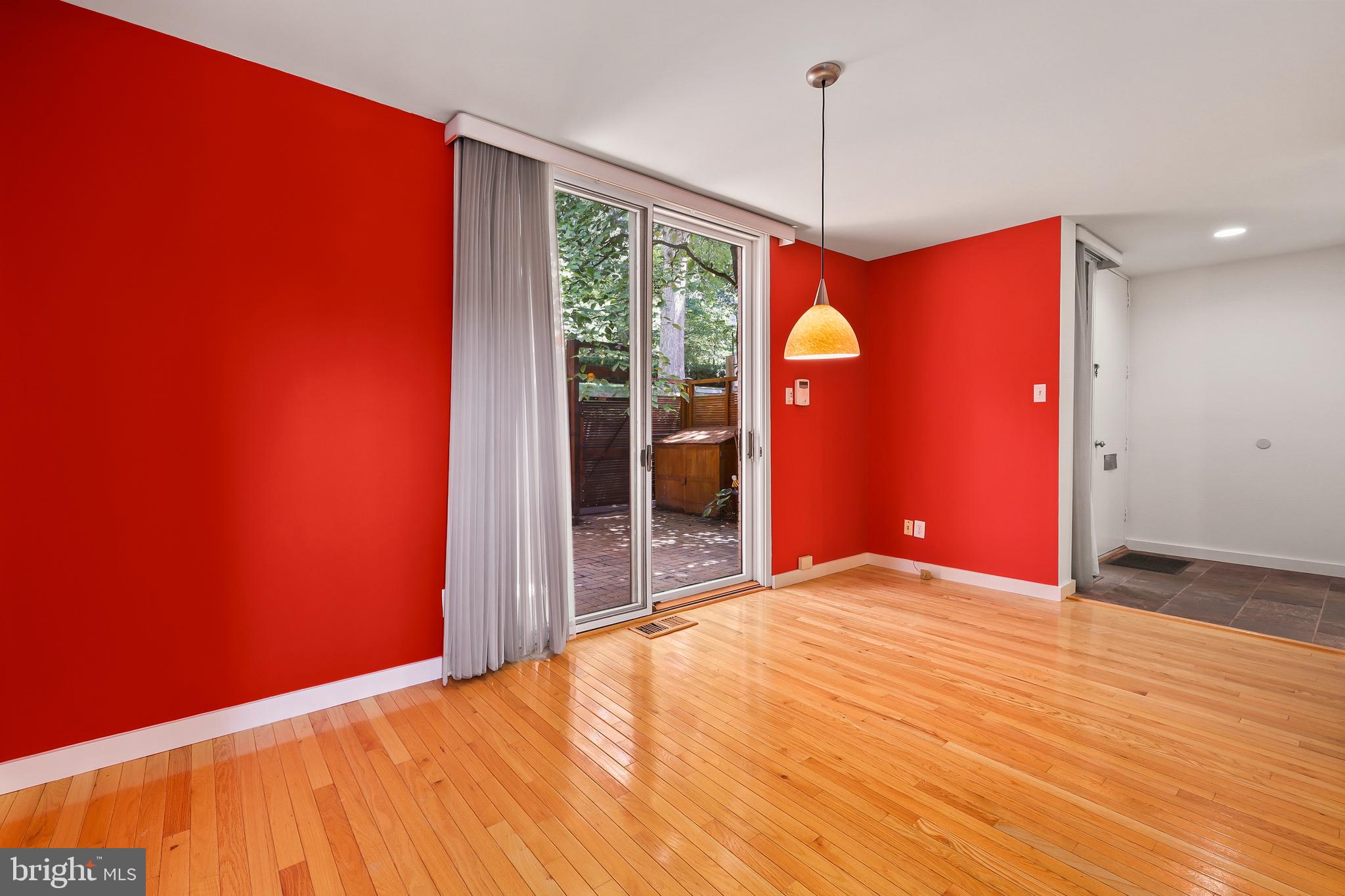 1672 Chimney House Road Reston, VA 20190 - Photo 10 of 62 Gallery Image 10