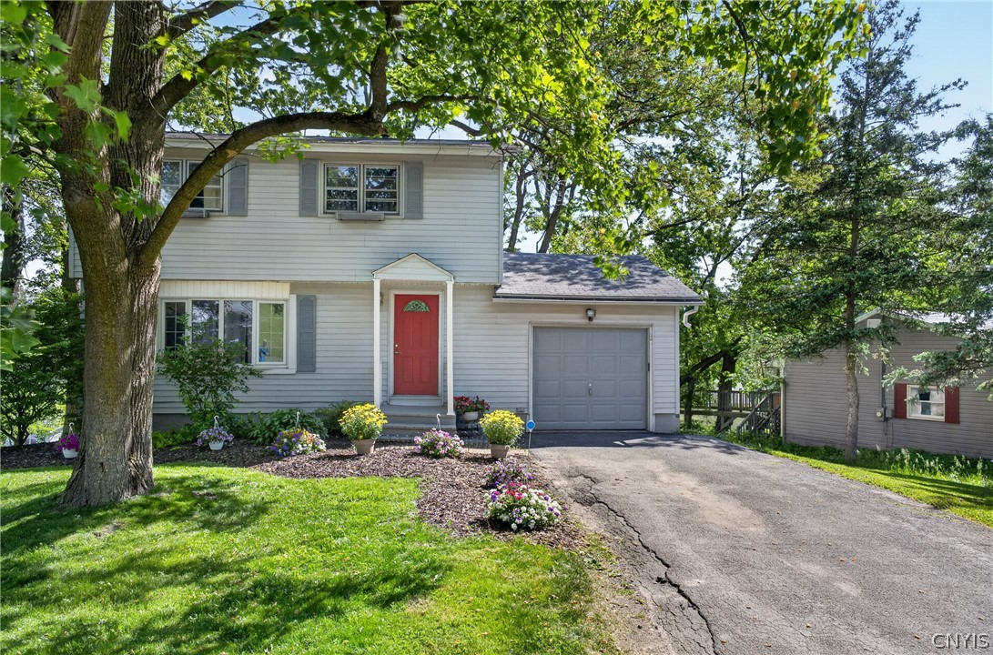 108 Richards Road Camillus, NY 13031 - Photo 2 of 37