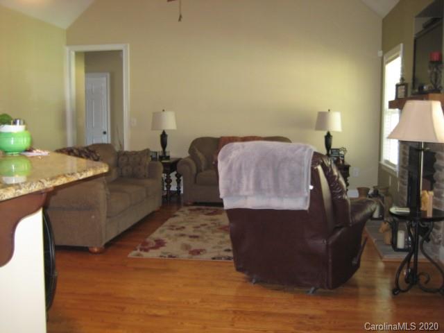 4014 Ruston Creek Road, Unit 86 Catawba, SC 29704 - Photo 19 of 48 a living room with furniture and a lamp