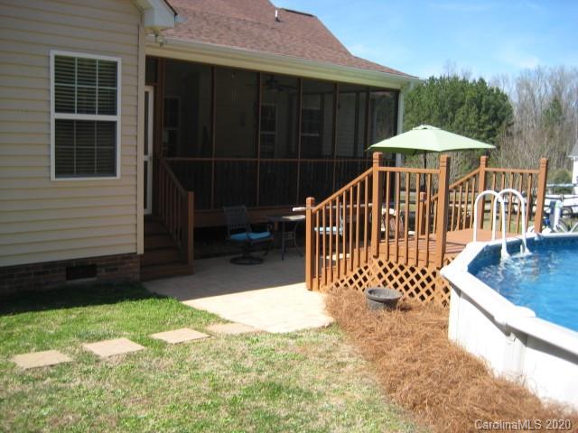 4014 Ruston Creek Road, Unit 86 Catawba, SC 29704 - Photo 46 of 48 a balcony with table and chairs