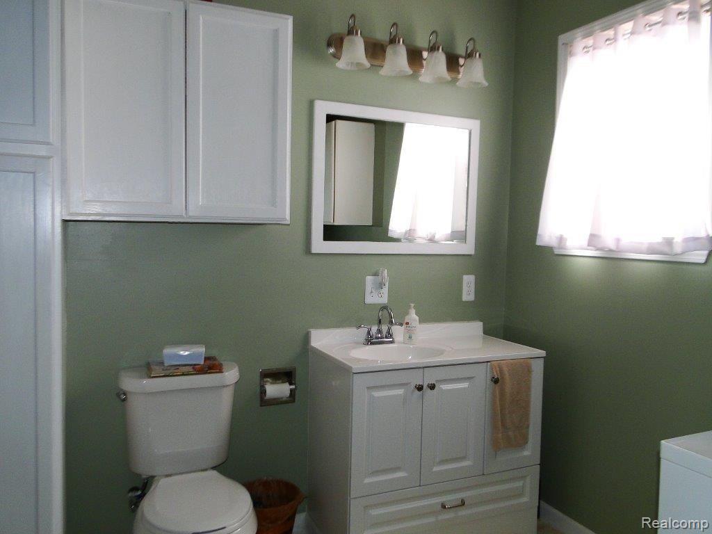 237 South Elba Road Lapeer, MI 48446 - Photo 24 of 42 Full Bath 1