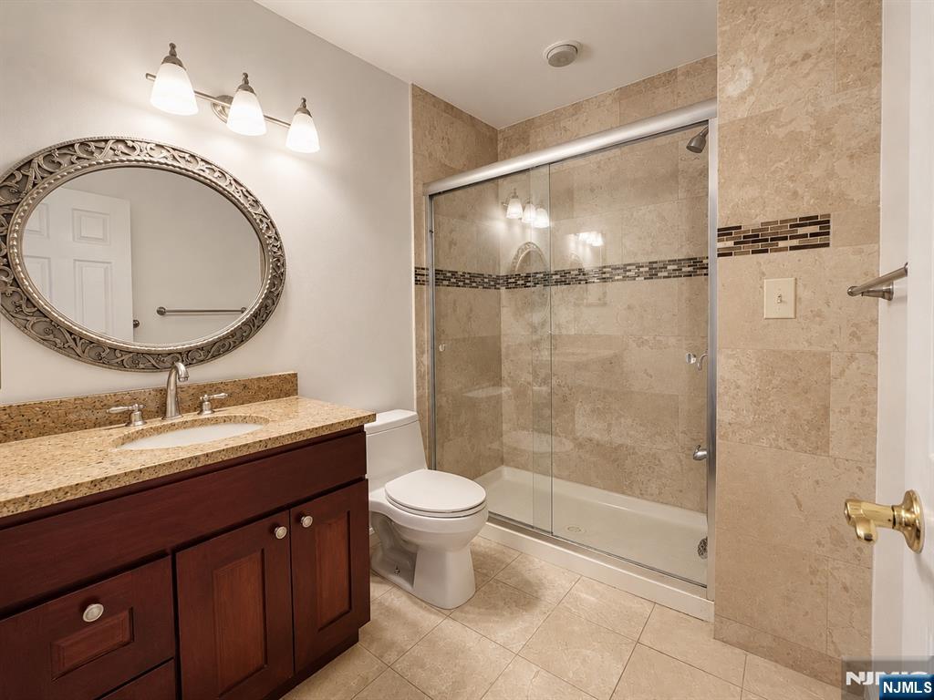 555 Ridge Lane Fort Lee, NJ 07024 - Photo 28 of 42