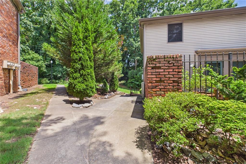 3101 Colonial Way, Unit O Atlanta, GA 30341 - Photo 2 of 10 Gallery Image 2