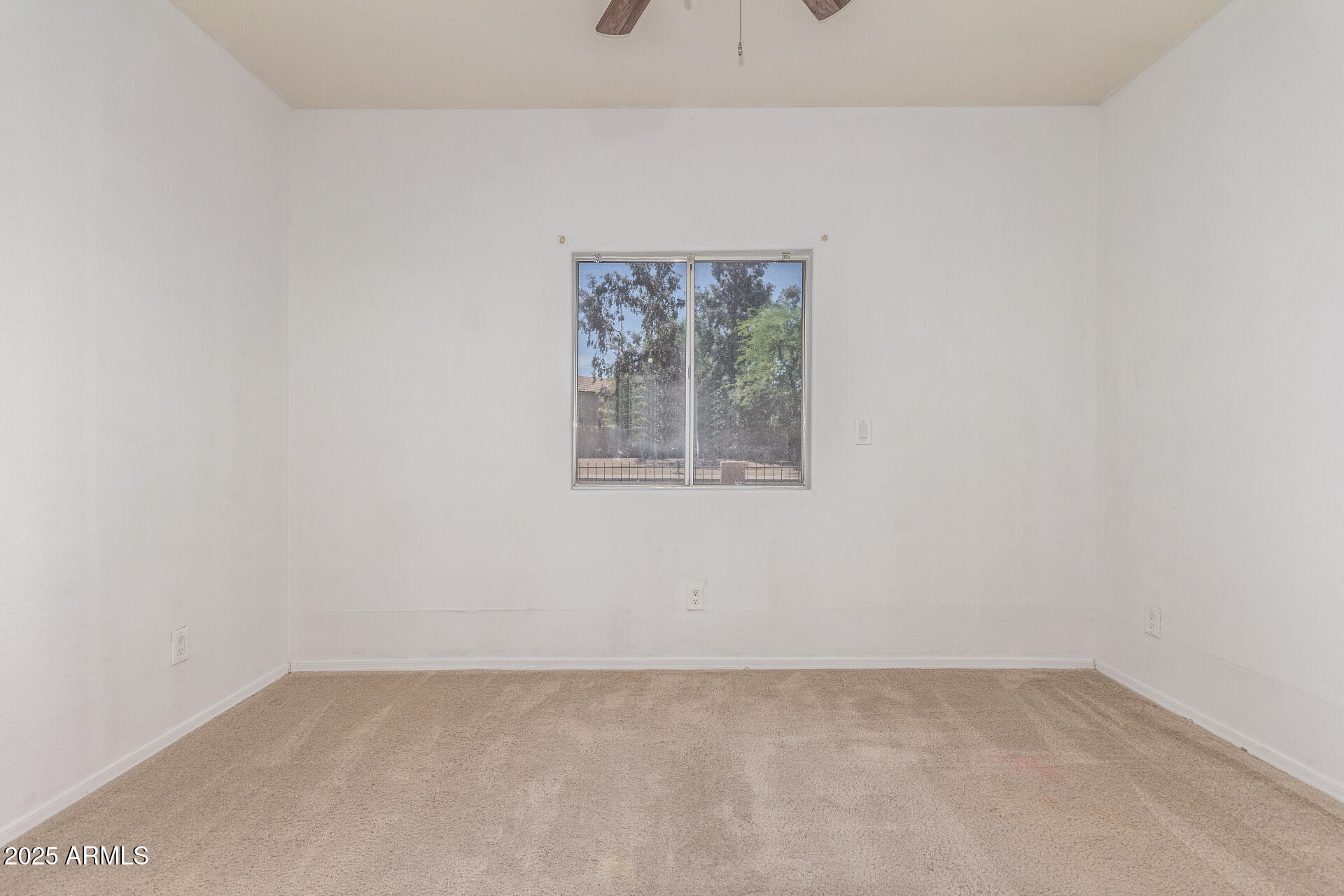 8676 West Mountain View Road Peoria, AZ 85345 - Photo 18 of 33 a view of an empty room