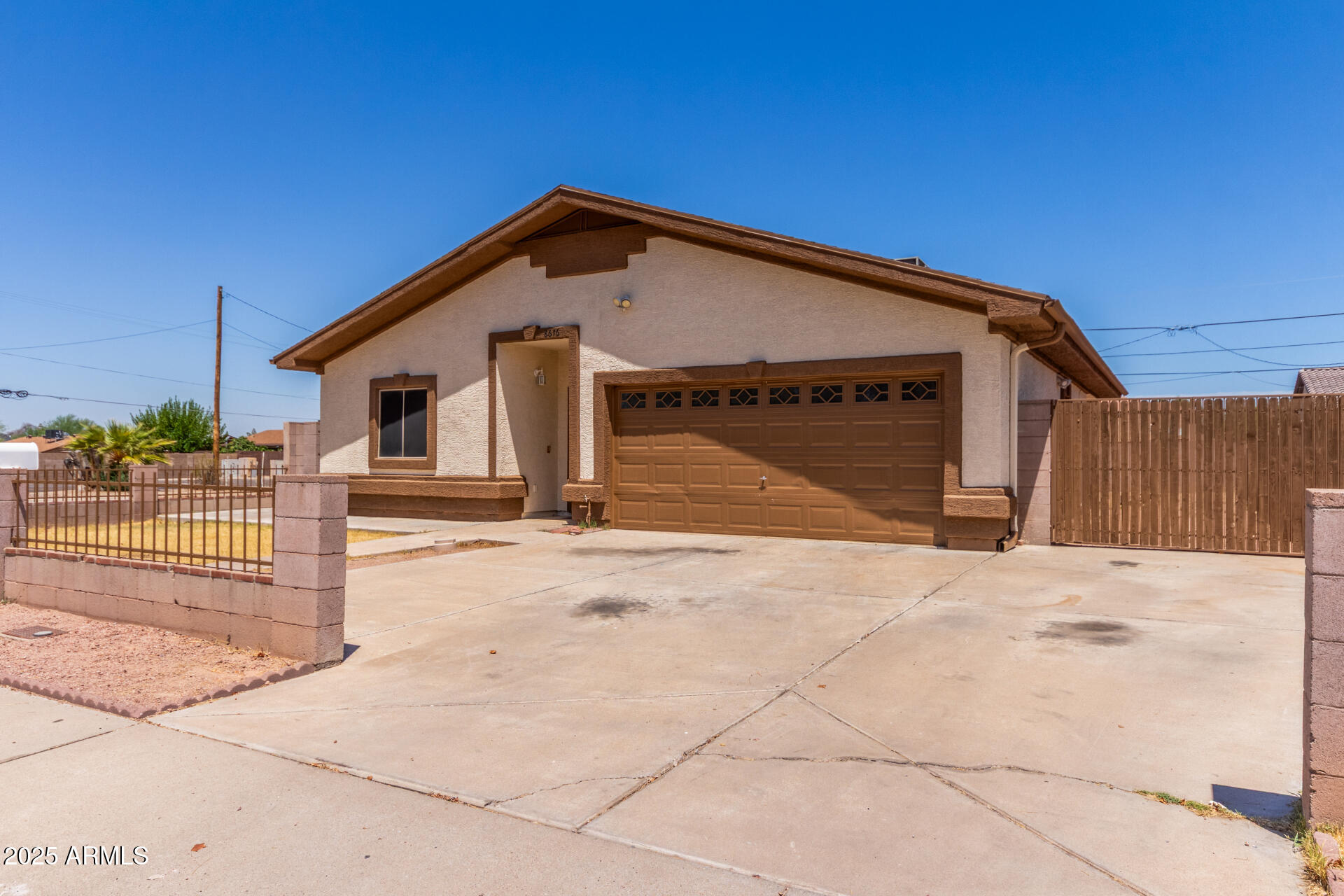 8676 West Mountain View Road Peoria, AZ 85345 - Photo 3 of 33 a view of a garage