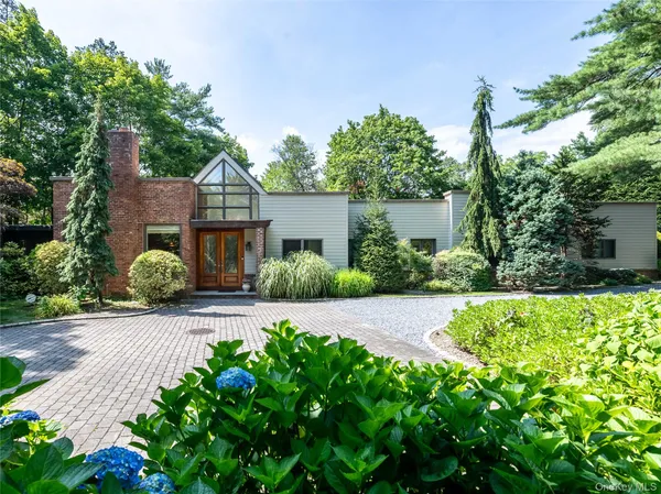 $2,599,000 | 3 West Drive, Manhasset, NY 11030