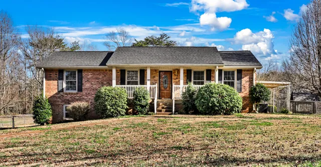 $379,900 | 1138 Pleasant Valley Road, Chapmansboro, TN 37035