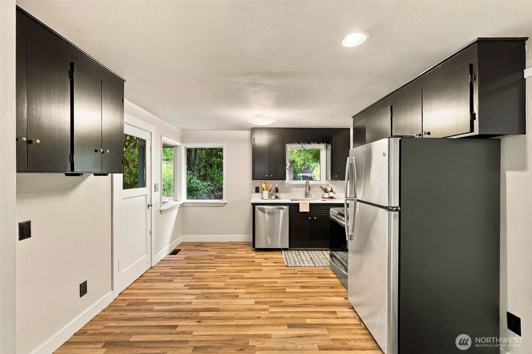 4512 Southwest Director Place Seattle, WA 98136 - Photo 11 of 38 Gallery Image 11