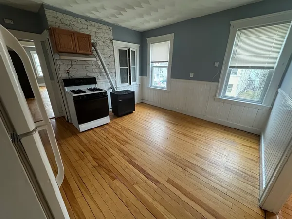 $2,000 | 156 Fairmont Avenue, Unit 2, Worcester, MA 01604