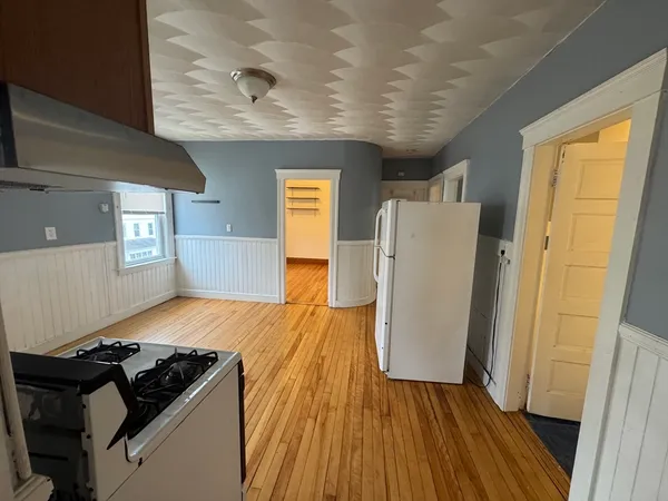 $2,050 | 156 Fairmont Avenue, Unit 2, Worcester, MA 01604