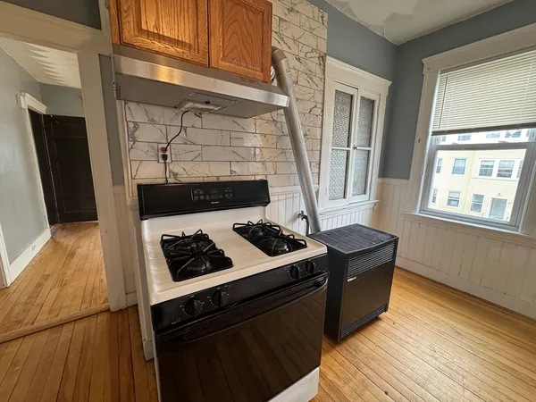$2,000 | 156 Fairmont Avenue, Unit 2, Worcester, MA 01604