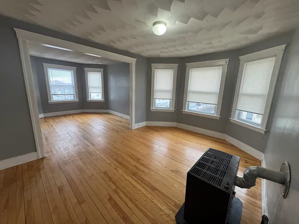 $2,050 | 156 Fairmont Avenue, Unit 2, Worcester, MA 01604