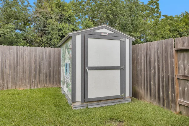 a view of an outdoor space