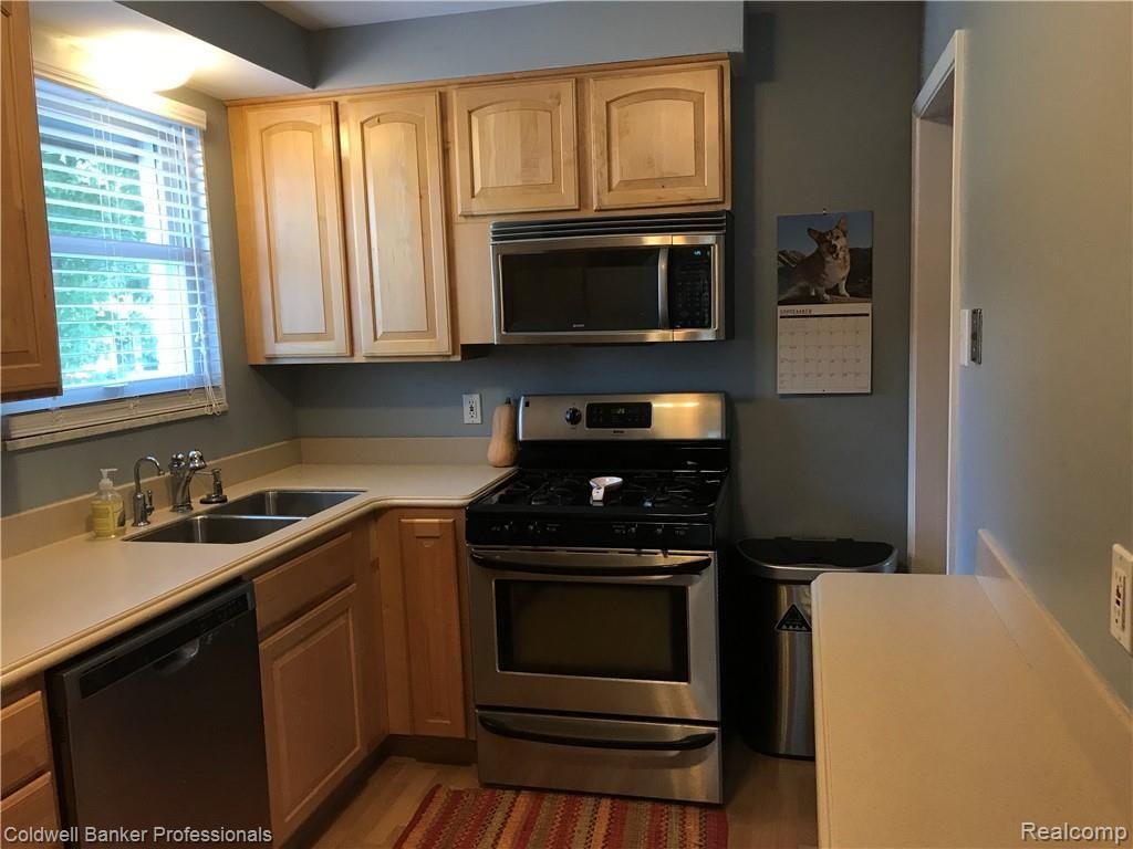 1002 Hawthorne Road Grosse Pointe Woods, MI 48236 - Photo 11 of 26