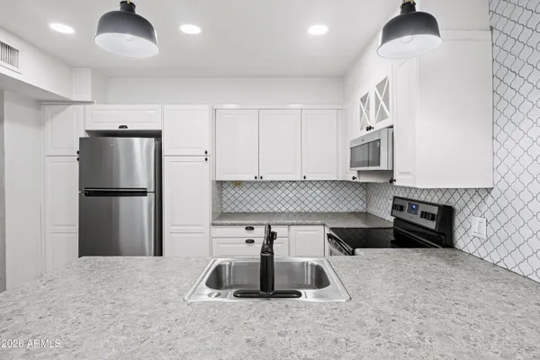 $319,000 | 1717 East Union Hills Drive, Unit 1035, Phoenix, AZ 85024