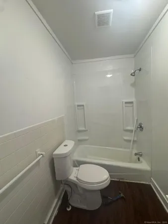 $2,050 | 202 Noble Avenue, Unit 3, Bridgeport, CT 06608