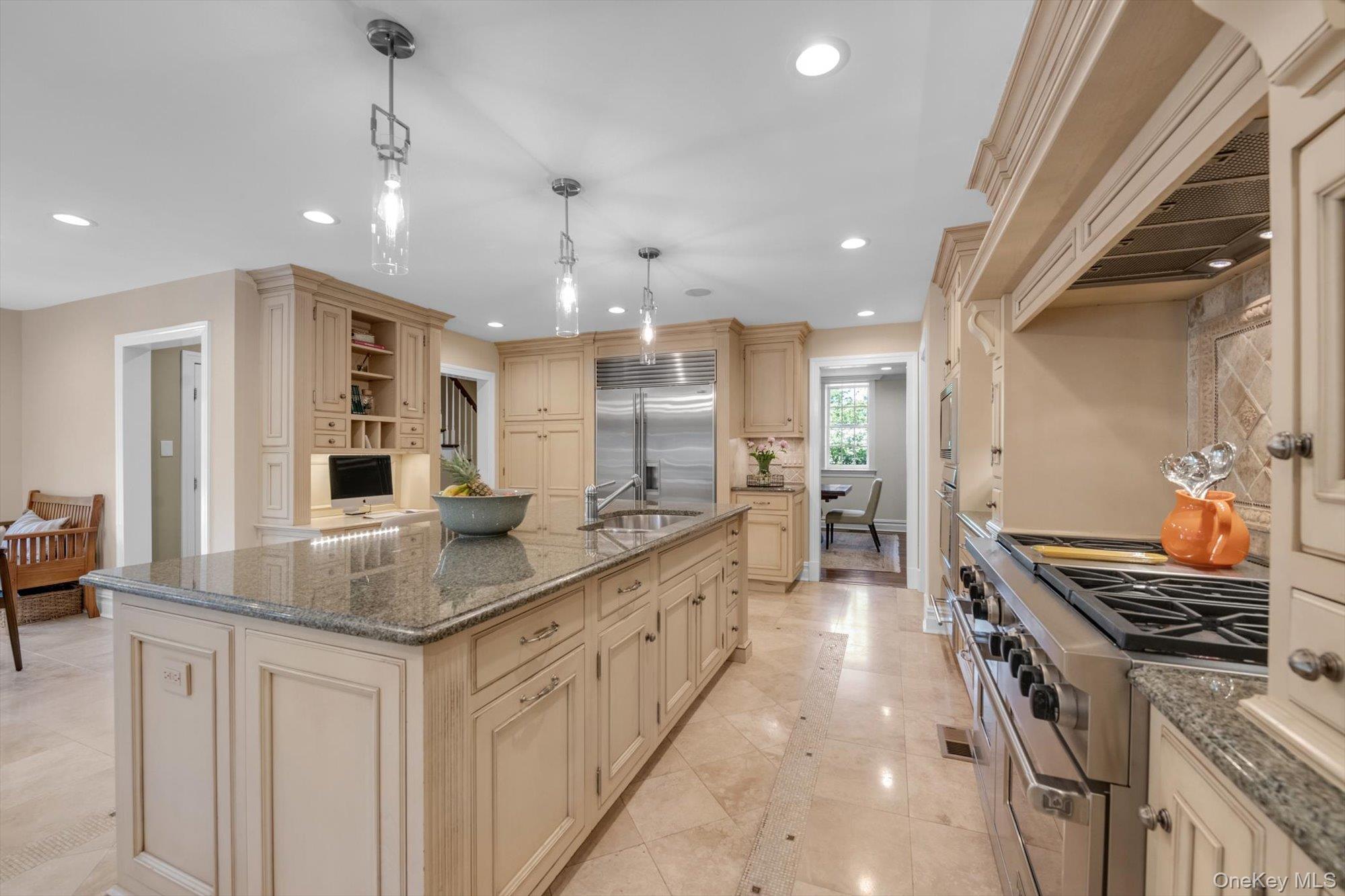 74 Litchfield Road Port Washington, NY 11050 - Photo 11 of 48
