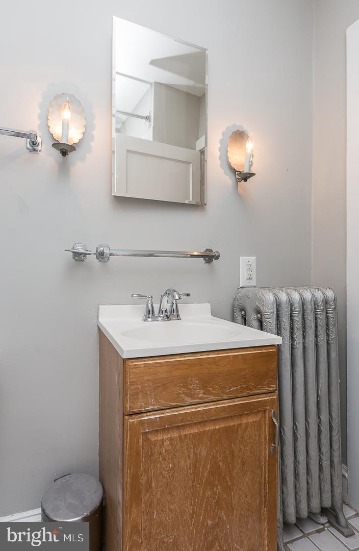 337 Righters Mill Road Gladwyne, PA 19035 - Photo 19 of 41 1st floor bath