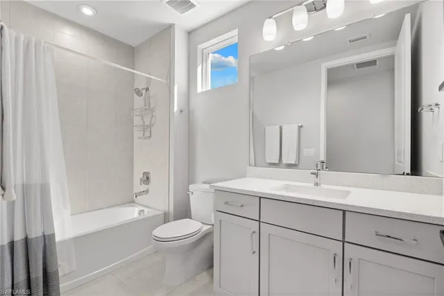 $525,000 | 4705 Arboretum Circle, Unit 42, Naples, FL 34112