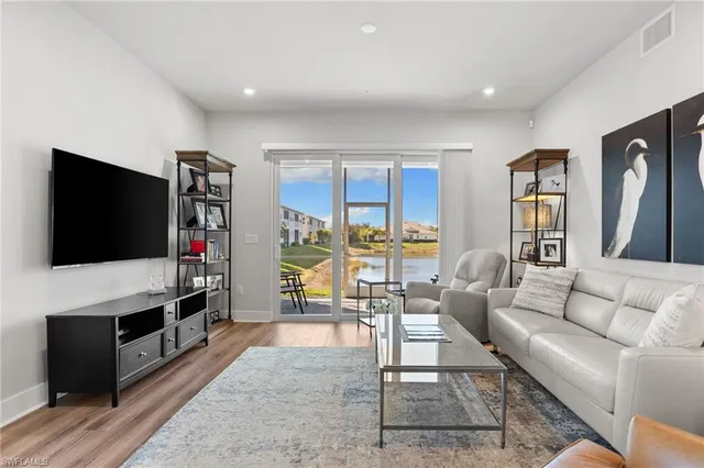 $525,000 | 4705 Arboretum Circle, Unit 42, Naples, FL 34112