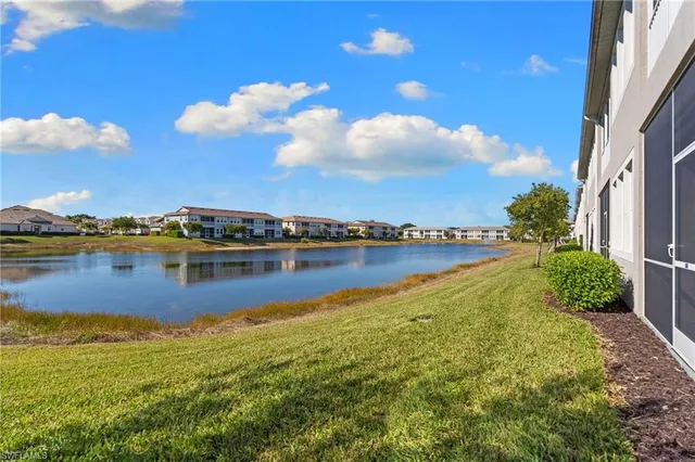 $525,000 | 4705 Arboretum Circle, Unit 42, Naples, FL 34112