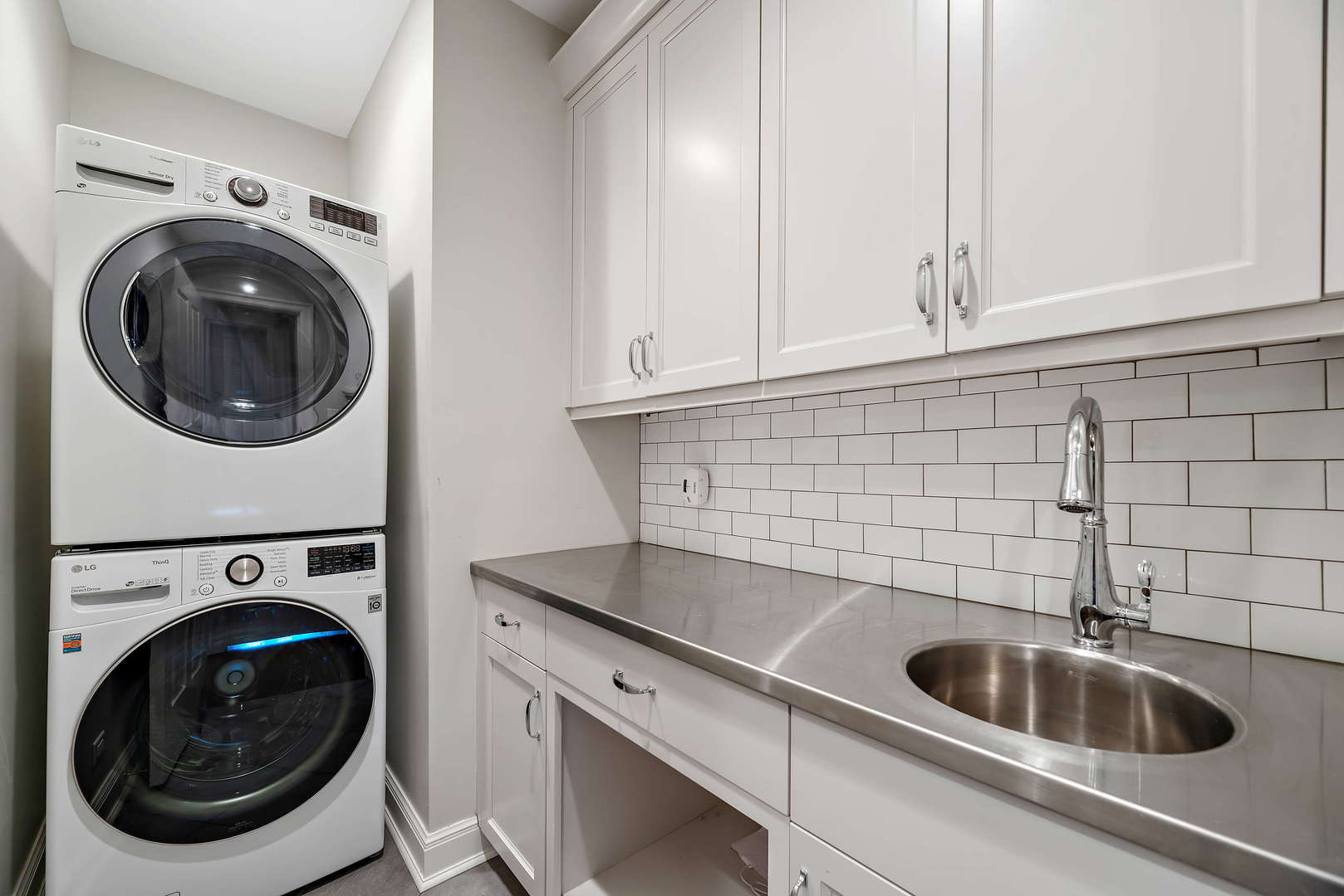 Undisclosed Address Winnetka, IL 60093 - Photo 17 of 41 a kitchen with a sink and a washer dryer