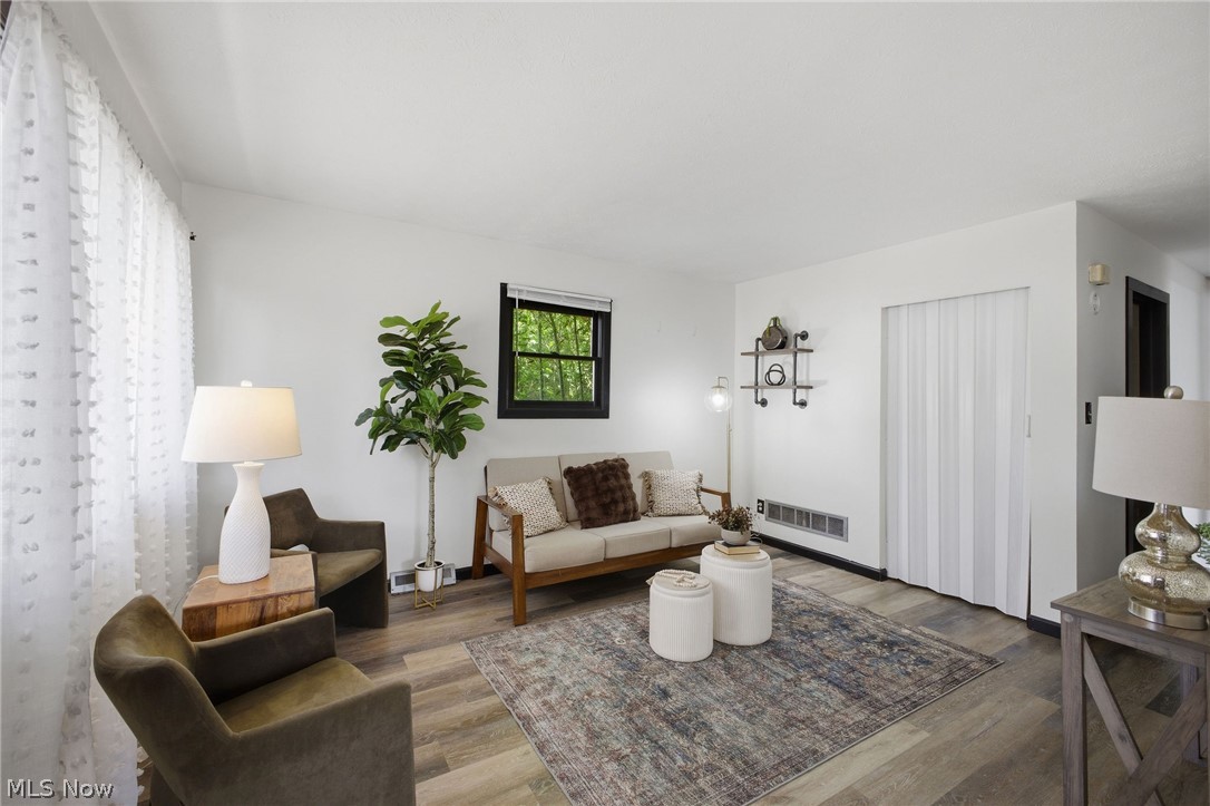 1585 Norledge Road Akron, OH 44305 - Photo 2 of 20 Gallery Image 2