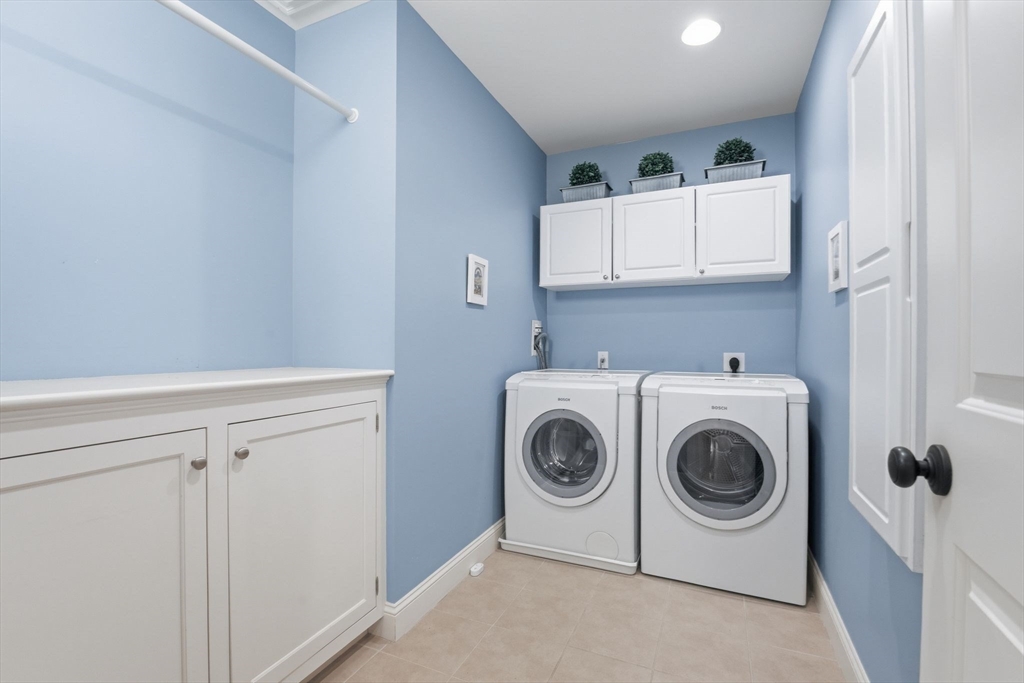 16 Hawthorn Road Amherst, MA 01002 - Photo 22 of 42 a utility room with dryer and washer