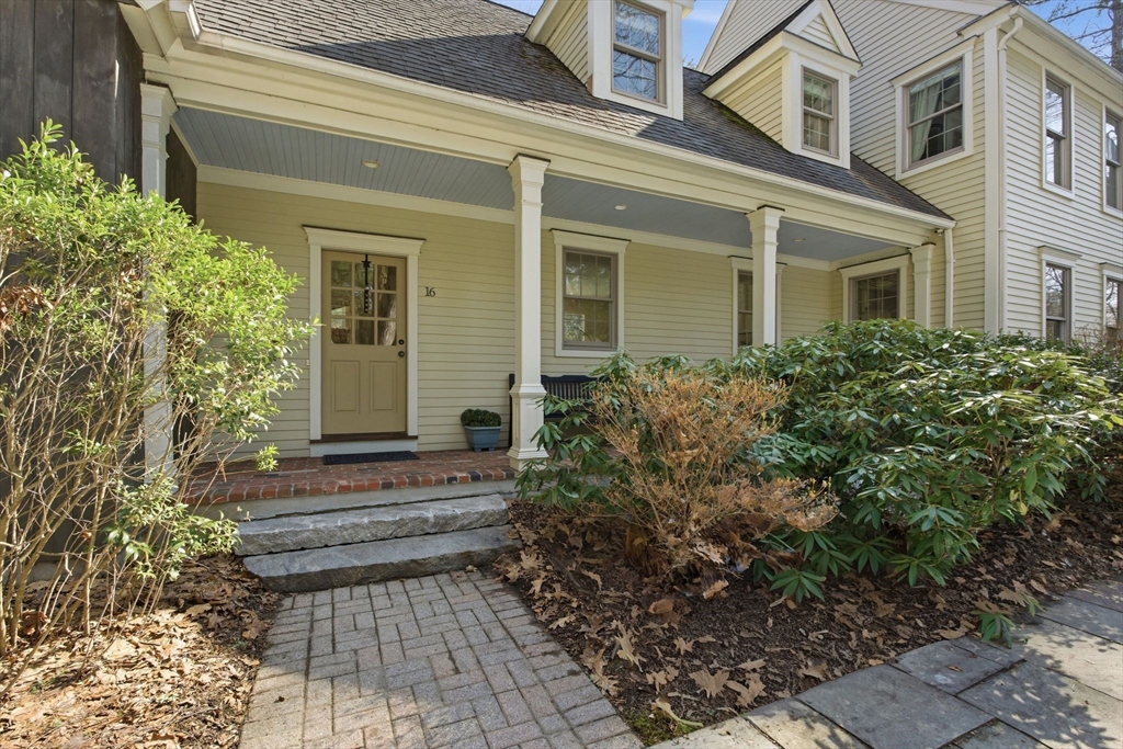 16 Hawthorn Road Amherst, MA 01002 - Photo 3 of 42 front view of a house
