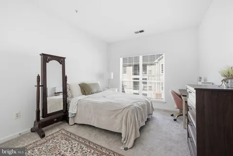 $359,900 | 4852 Eisenhower Avenue, Unit 337, Alexandria, VA 22304