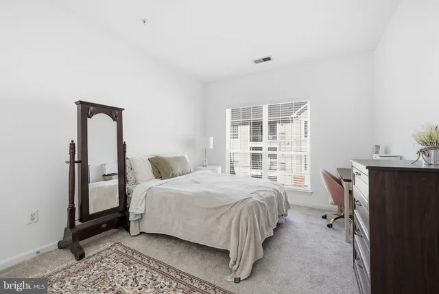 $359,900 | 4852 Eisenhower Avenue, Unit 337, Alexandria, VA 22304