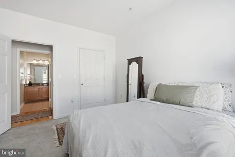 $359,900 | 4852 Eisenhower Avenue, Unit 337, Alexandria, VA 22304