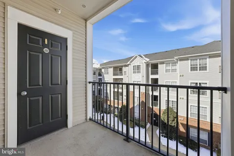 $359,900 | 4852 Eisenhower Avenue, Unit 337, Alexandria, VA 22304
