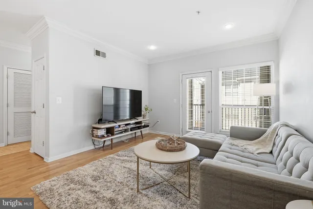 $359,900 | 4852 Eisenhower Avenue, Unit 337, Alexandria, VA 22304