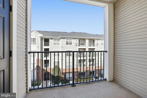 $359,900 | 4852 Eisenhower Avenue, Unit 337, Alexandria, VA 22304