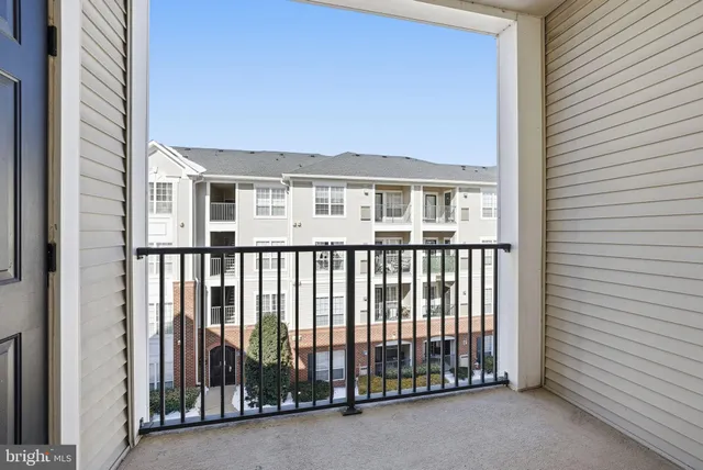 $359,900 | 4852 Eisenhower Avenue, Unit 337, Alexandria, VA 22304