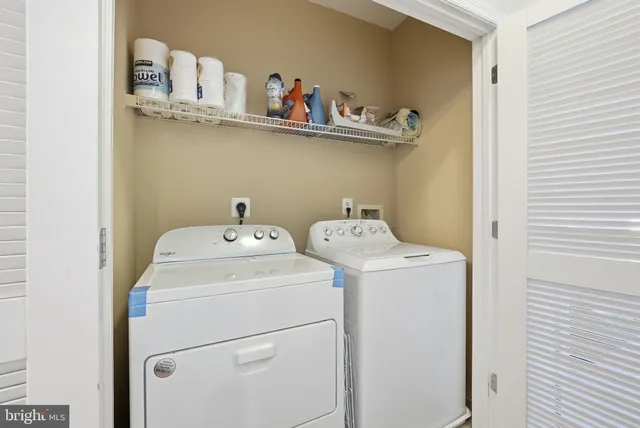 $359,900 | 4852 Eisenhower Avenue, Unit 337, Alexandria, VA 22304