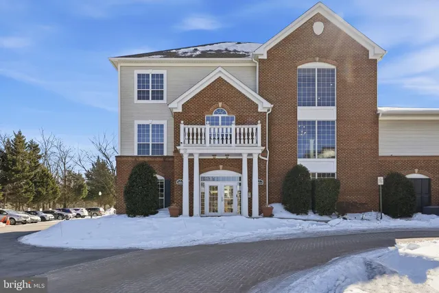 $359,900 | 4852 Eisenhower Avenue, Unit 337, Alexandria, VA 22304