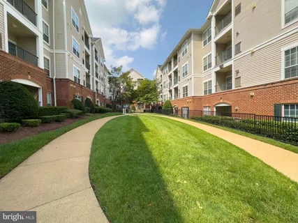 $359,900 | 4852 Eisenhower Avenue, Unit 337, Alexandria, VA 22304