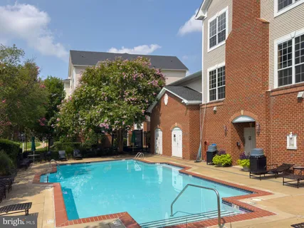 $359,900 | 4852 Eisenhower Avenue, Unit 337, Alexandria, VA 22304