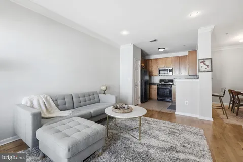 $359,900 | 4852 Eisenhower Avenue, Unit 337, Alexandria, VA 22304