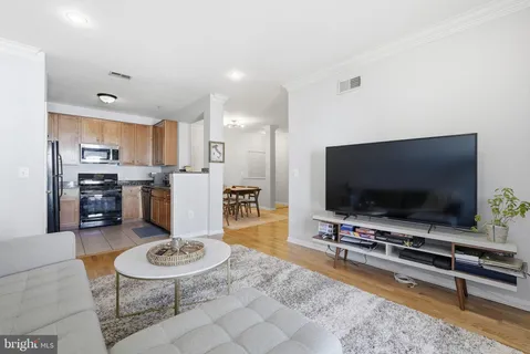 $359,900 | 4852 Eisenhower Avenue, Unit 337, Alexandria, VA 22304