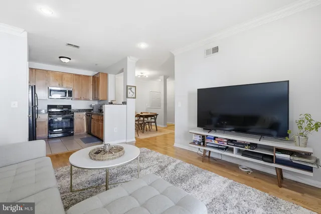 $359,900 | 4852 Eisenhower Avenue, Unit 337, Alexandria, VA 22304