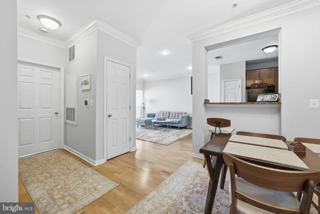 $359,900 | 4852 Eisenhower Avenue, Unit 337, Alexandria, VA 22304