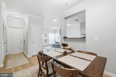 $359,900 | 4852 Eisenhower Avenue, Unit 337, Alexandria, VA 22304