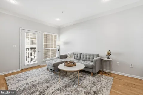 $359,900 | 4852 Eisenhower Avenue, Unit 337, Alexandria, VA 22304