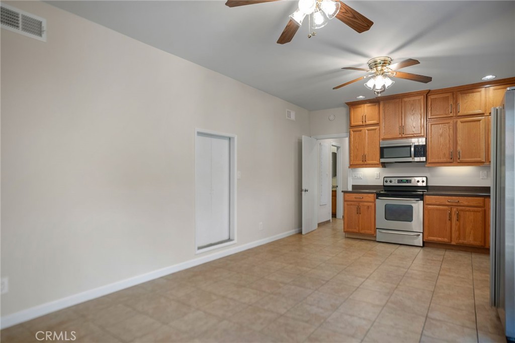 443 Woodbury Road Glendale, CA 91206 - Photo 40 of 48 Family Room with Kitchenette